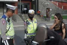 Polisi Denpasar Sisir Nopol Negara Asing, Tindak 20 WNA Selama Razia - JPNN.com Bali