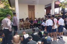 Belasan Remaja Denpasar Terlibat Perang Sarung, Polisi Bali Bergerak - JPNN.com Bali