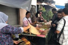Pedagang Takjil di Denpasar Untung Besar, Omzet Jutaan, Ini yang Paling Diburu - JPNN.com Bali