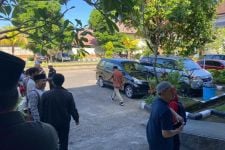 Heboh Bacalon DPD RI Dapil Bali Daftar Pakai Mobil Pelat Merah, Bawaslu Merespons Tegas - JPNN.com Bali