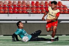 Teco Boyong 23 Pemain ke Surabaya, Kantongi Modal Bentrok Kontra PSM - JPNN.com Bali