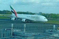 Bersejarah, Pesawat Terbesar Emirates A380 Mendarat Sempurna di Bandara Ngurah Rai - JPNN.com Bali