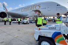 Koster Titip Pesan ke Wisman Emirates A380: Tolong Hormati Budaya Lokal - JPNN.com Bali