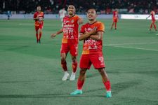 Gol Cantik Irfan Jaya Bikin Gawang PSM Bergetar, Bali United Unggul 1 - 0 - JPNN.com Bali