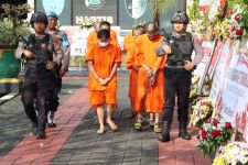 Polresta Denpasar Panen Tersangka Narkoba, Tangan dan Kaki Dirantai, Lihat - JPNN.com Bali