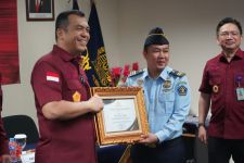 16 Aparat Imigrasi Bali Bertindak Sigap Ciduk Buron Interpol, Ini Hasilnya - JPNN.com Bali