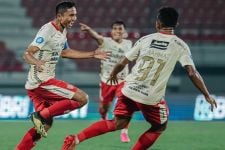 Teco Pakai Formasi Berbeda saat Bungkam Arema FC, Sorot Kualitas Ricky Fajrin - JPNN.com Bali