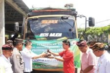 TOSS Klungkung Kirim 17 Ton RDF Pengganti Batu Bara ke Pasuruan, Suwirta Semringah - JPNN.com Bali