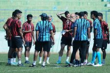 Arema FC Bersiap ke Bali Tantang Persita, Ide Baru Fernando Valente Bermunculan - JPNN.com Bali