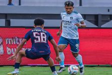 Liga 1 2023: Arema FC Unggul Passing & Ball Possesion, Persita Solid Bertahan - JPNN.com Bali