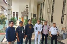 Bule Inggris Tampar & Dorong Polisi Bali Jalani Sidang Tipiring, Deportasi Tunggu Waktu - JPNN.com Bali