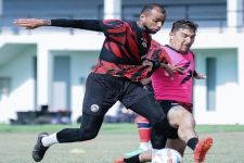 Keran Gol Gustavo Almeida Macet, Arema FC Dalam Masalah Kontra PSS Sleman - JPNN.com Bali