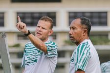 Josep Gombau Sesumbar Persebaya Punya Mental Kuat Bekuk Bali United, Hhmm - JPNN.com Bali