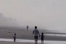 Heboh Fenomena Pantai di Bali Diselimuti Kabut, Ini Penjelasan Ilmiahnya - JPNN.com Bali