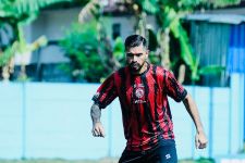 Julian Guevara Sorot Posisi Rawan Arema FC, Sentil Dukungan Aremania - JPNN.com Bali