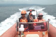 ABK Kapal Ikan Terjatuh di Perairan Pantai Soka Tabanan, Basarnas Bali Bergerak - JPNN.com Bali
