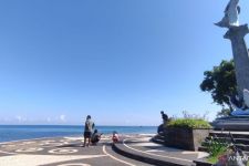 Libur Umanis Galungan, Pantai Lovina Buleleng Diserbu Turis Domestik  - JPNN.com Bali