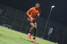 Persija Pindah Latihan ke JIS, Resky Fandi Bongkar Persiapan Tim Kontra Bali United - JPNN.com Bali