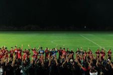Suporter Bali United Mendadak Memadati TC Pantai Purnama Pakai Baju Hitam, Ada Apa? - JPNN.com Bali