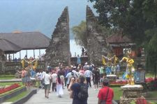 Tanah Lot & Ulun Danu Beratan Bedugul Banjir Turis, Kunjungan Naik 20 Persen - JPNN.com Bali