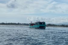 Kapal Ikan Naga Mas Perkasa 58 Kandas di Perairan Jungut Batu Nusa Penida - JPNN.com Bali