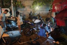 Polisi Denpasar Tindak 13 Pelanggar Knalpot Bising, Langsung Ganti di Tempat, Lihat - JPNN.com Bali