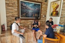 Imigrasi Tendang WNA Aljazair, Ulahnya Bayar Makanan Sesuka Hati di Bali Bikin Resah - JPNN.com Bali