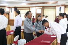 Kemenkumham Bali Menggembleng 12 CPNS, Bentuk Jadi Pegawai Profesional - JPNN.com Bali