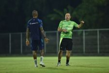 Persib Latihan Malam Menjelang Kontra Bali United, Bojan Hodak Fokus Taktik - JPNN.com Bali