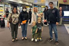 Overstay 60 Hari, WNA Rusia Pasangan Ibu & 3 Anak Dideportasi Keluar Bali - JPNN.com Bali
