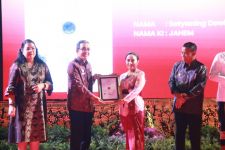 Kemenkumham Bali Menyerahkan Puluhan Sertifikat KI di Buleleng, Asep Kurnia Berpesan - JPNN.com Bali