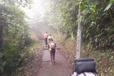 2 Pendaki Tersesat di Gunung Adeng Tabanan, Korban Terjebak Hujan & Suhu Dingin - JPNN.com Bali