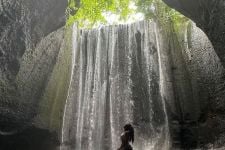Info Wisata: Air Terjun Tukad Cepung Bangli Bak Surga dari Langit, Adem Bikin Nyaman - JPNN.com Bali