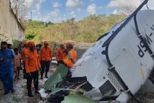 Helikopter dengan 5 Penumpang Jatuh di Pecatu Bali, Korban Dirujuk ke RS - JPNN.com Bali