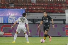 Dewa United Tahan Persib di Stadion Dipta, Duel Seru Sepanjang Laga - JPNN.com Bali