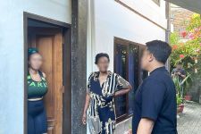 Imigrasi Sisir 8 Titik Keramaian di Kuta – Seminyak, Tangkap 2 WNA Pelaku Prostitusi - JPNN.com Bali