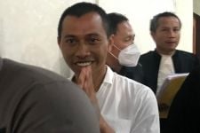 Hakim PN Denpasar Vonis Bebas Pemelihara Landak Jawa, Spontan Sujud Syukur - JPNN.com Bali