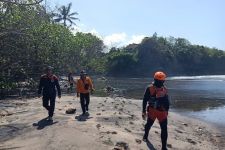 Bule Australia Hilang Terseret Ombak Pantai Balian Tabanan, Tim SAR Bergerak - JPNN.com Bali