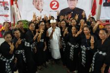 Ribuan Mak-mak di Buleleng Bali Dukung Koster-Giri, Berebut Selfie Bareng - JPNN.com Bali