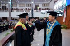 Kakanwil Parlindungan Tuntaskan Studi Program Doktor, Sah Jadi Wisudawan Terbaik - JPNN.com Bali