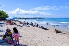 Pesisir Pantai di Bali Potensi Diterjang Gelombang Tinggi, Waspada Malam Tahun Baru! - JPNN.com Bali