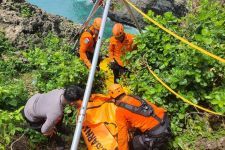 Mayat Cewek Berbikini Hitam Ditemukan di Tebing Pura Luhur Uluwatu Bali, Diduga WNA - JPNN.com Bali