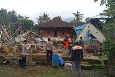 Puting Beliung Terjang Tabanan Bali, 3 Rumah & Tempat Suci Roboh, Waspada! - JPNN.com Bali