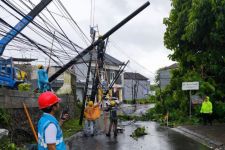 Cuaca Bali Lagi Buruk, 137 Ribu Pelanggan Listrik Terdampak, PLN Berjibaku - JPNN.com