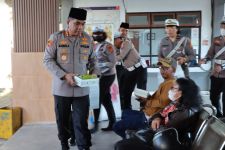 Kombes Iqbal Berbagi Takjil di Terminal & Masjid, Masyarakat Denpasar Semringah - JPNN.com Bali