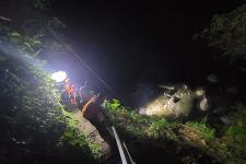 Pekerja Las Konstruksi Terjatuh ke Jurang Sungai Ayung Bali, Tim Rescue Terkendala - JPNN.com Bali