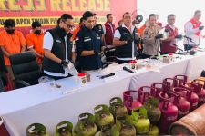 Bareskrim Bongkar Praktik Pengoplosan LPG di Gianyar, Ada 4 Tersangka - JPNN.com Bali