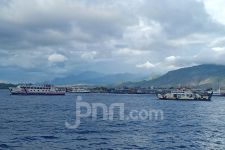 Selat Bali Padat Merayap Selama Long Weekend, Sebegini Data ASDP Indonesia Ferry - JPNN.com Bali