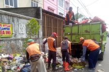 Honorer Akan Dihapus, Petugas Kebersihan di Kota Serang Hanya Bisa Pasrah - JPNN.com Banten