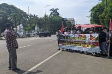 Mahasiswa-Pelajar Papua Demo di Banten, Lihat Tuh yang Sendirian - JPNN.com Banten